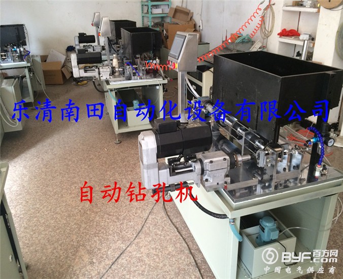 自动钻孔机1