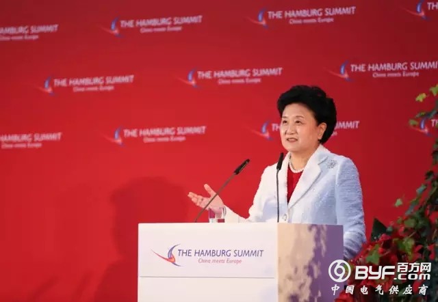 正泰|南存辉与施罗德在“汉堡峰会”同台受奖