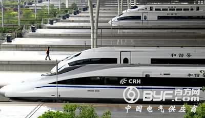 高铁站台撑伞会遭电击？雨雪天电网杀伤力增强