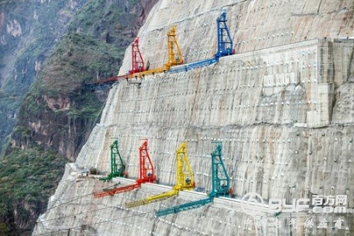 福岛核电站存放污水的浮岛现裂缝 东电计划处理