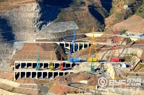 世界最大缆机群在白鹤滩电站安装完成