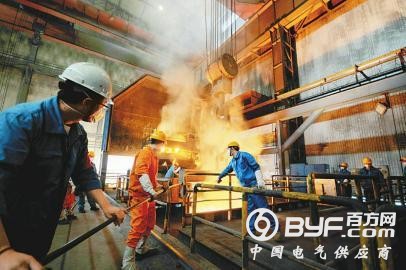 国内最大吨位火电汽轮机不锈钢铸件在东汽成功浇注