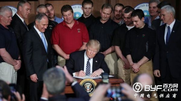 外媒关注特朗普废除环保法规：将在绿色能源领域输给中国