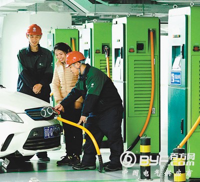 北京两座大型电动汽车充电站投运 帮电动车主摆脱&ldquo;里程焦虑&rdquo;