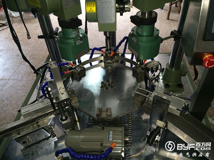 转盘式多轴攻丝机