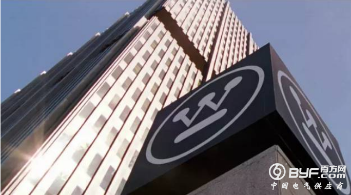 闲事婆美国这边空袭叙空军基地，这边处处插手中国收购外企