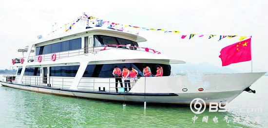 山东泰安首艘环保监测船投入运行