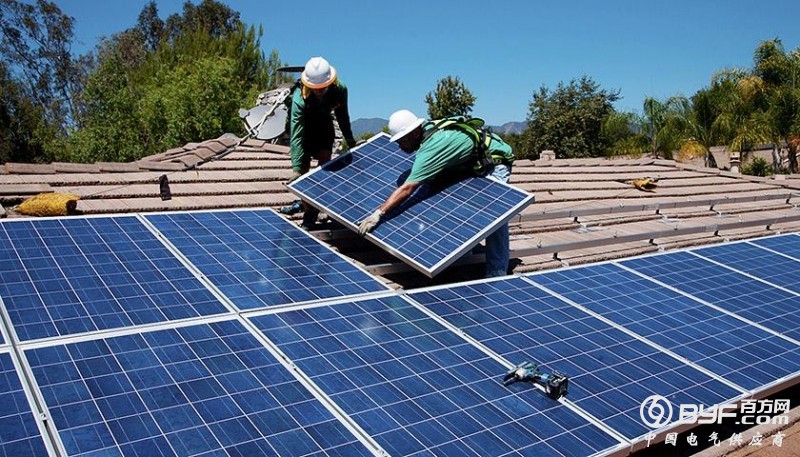 山东文登:村里的房子“晒阳阳”晒出钱