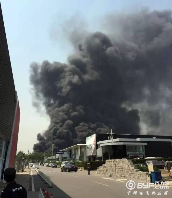 史上最大火灾！北京蟹岛度假村80辆电巴群燃！