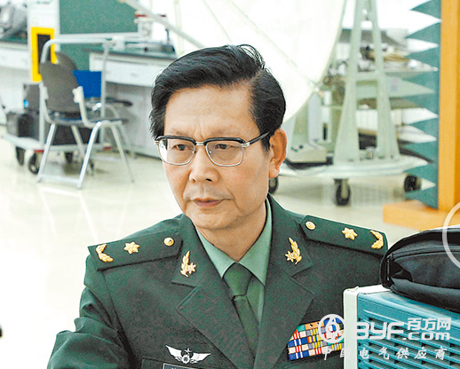 院士刘尚合用自己做高电压实险 注入7.1万伏静电