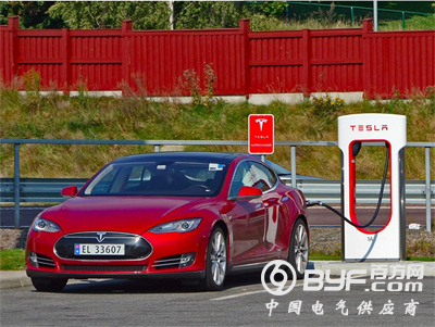 特斯拉充电站将来全部使用太阳能和电池
