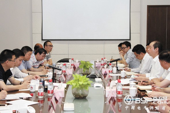 乐清市长方晖来德力西进行助企服务