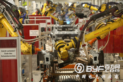 成本降低，未来10年工业级机器人市场将增长200%