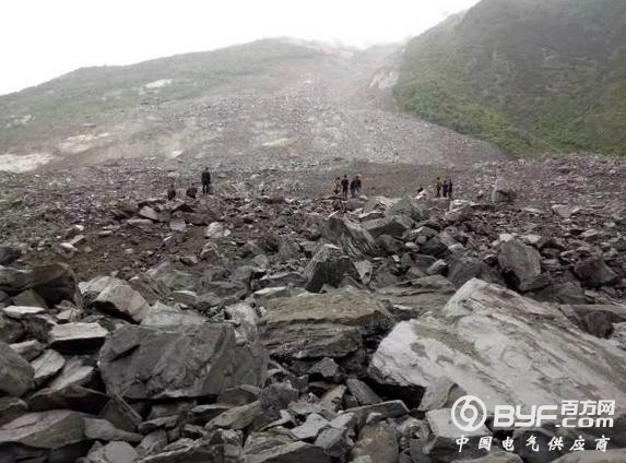 国家电网救援队伍抵达茂县山体垮塌受灾点抗灾保电