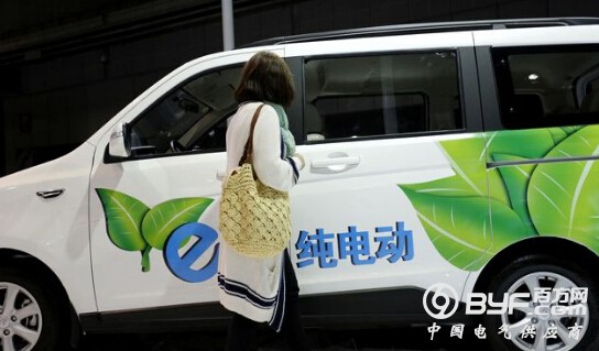 动力电池产能过剩 为何新能源汽车价格居高不下？