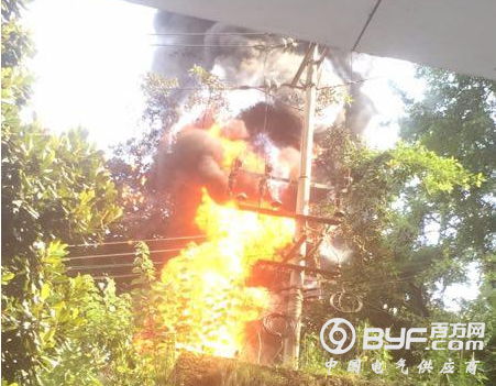 万州一变压器自燃 造成该区域大面积停电