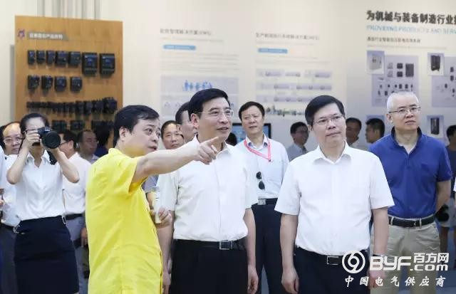 国家工信部苗圩部长一行考察正泰