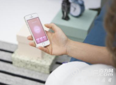 荷兰公司开发促进睡眠智能机器人枕头 售价530美元