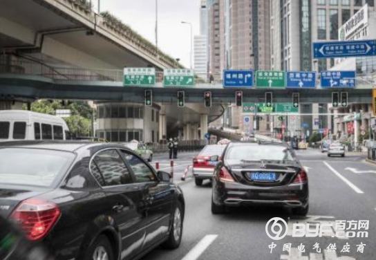 欲解决自动驾驶难题 戴姆勒利用AI技术应对各国驾驶环境差异