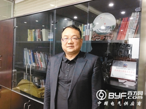 打造可随身携带的屏幕曲面显示材料