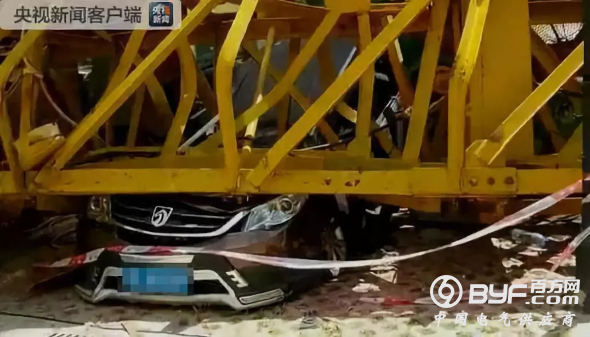 又是塔吊事故！五指山工地塔吊倒塌致4死！