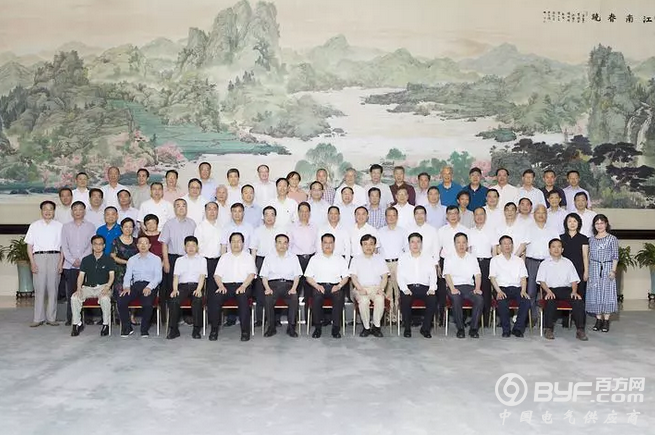 袁家军：聚焦高质量竞争力现代化 聚力建真言谋良策出实招