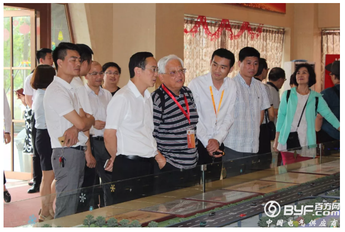 台湾乐清乡亲考察团莅临中国电工电器城参观考察，找寻合作商机！