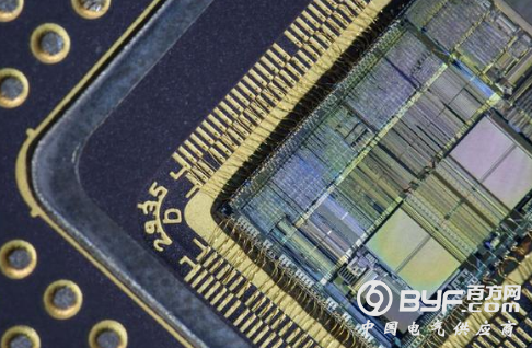 英特尔 CEO 突然离职,曾经的芯片巨头转型艰难