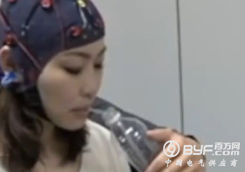 日本研制新型机器人手臂：脑电波信号控制