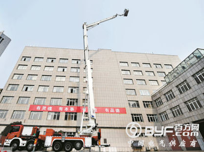 帅气！一批&ldquo;铁甲威龙&rdquo;消防机器人在洛上岗