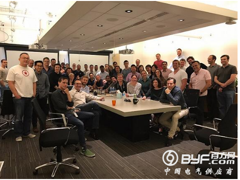 智能耳机正成为美国硅谷的下一战场