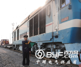 新疆造&ldquo;超大变压器&rdquo;坐着火车去内地