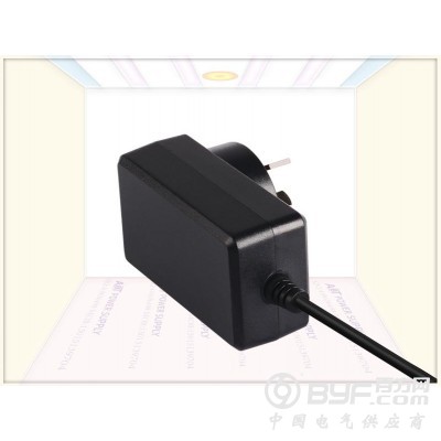 IEC 62368/IEC 61558标准5V4A电源适配器图2